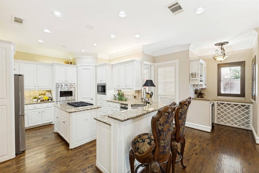 6433 Brandon Court, Plano, TX 75093 6433 Brandon Court, Plano, TX 75093