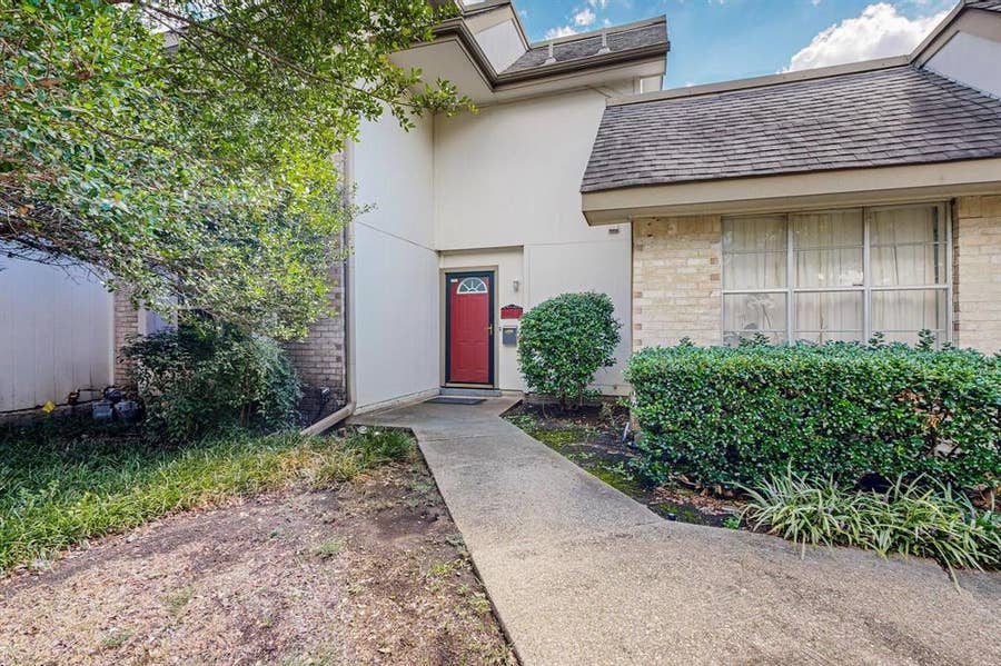 Property photo for 13818 Methuen Green Lane, Dallas, TX