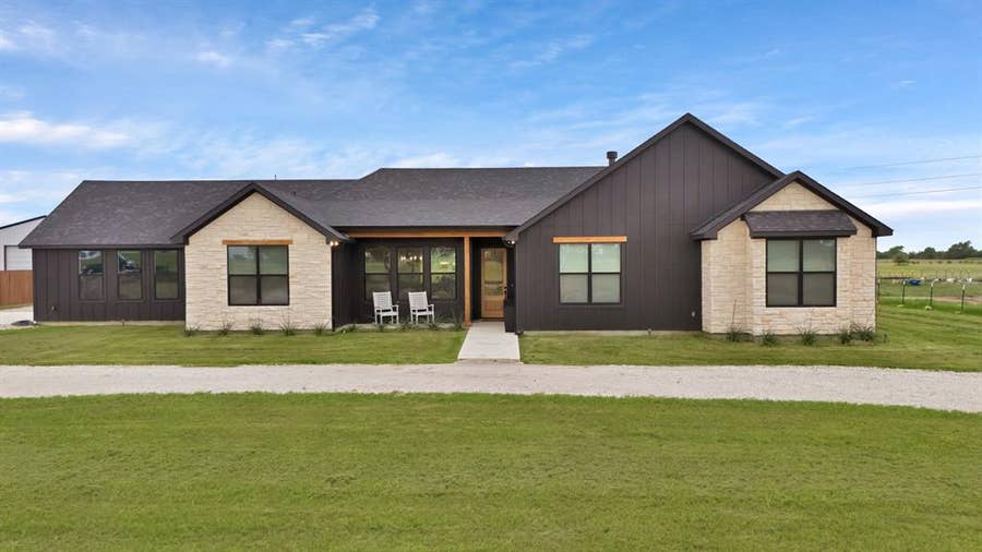 Property photo for 664 County Road 379, Decatur, TX