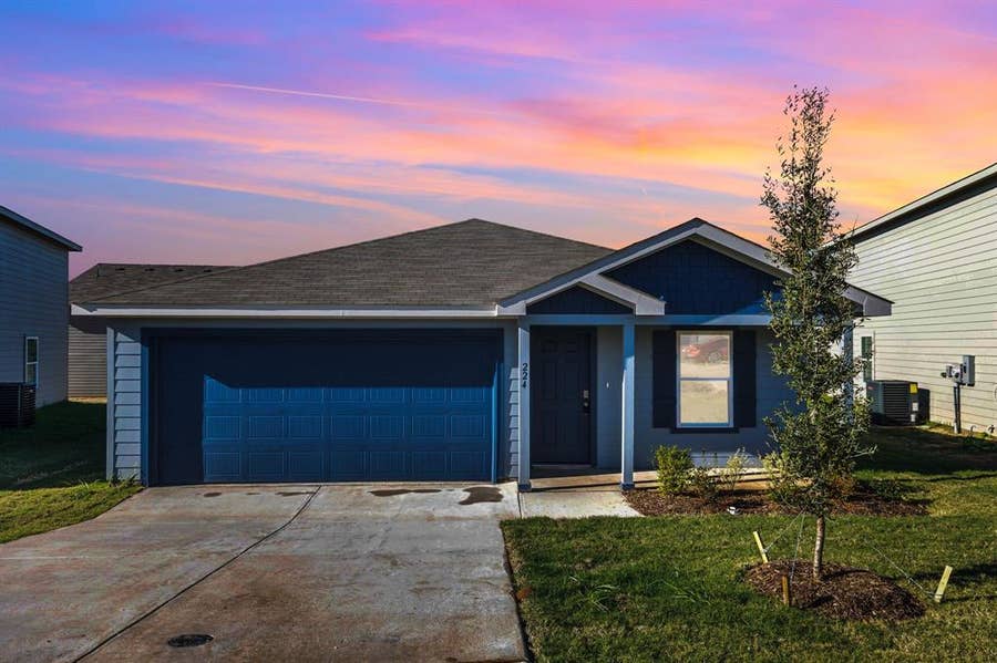 Property photo for 332 Azalea Trail, Granbury, TX