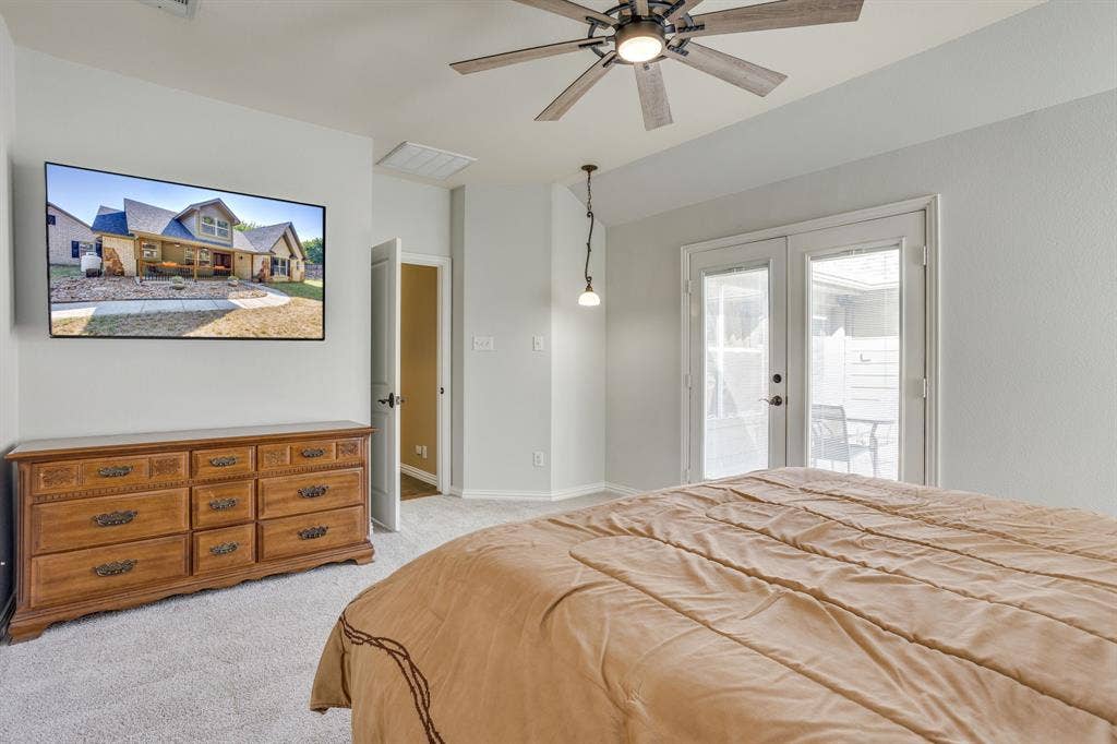 220 Royal Court, Weatherford, TX 76085 French doors give you direct access to the pool