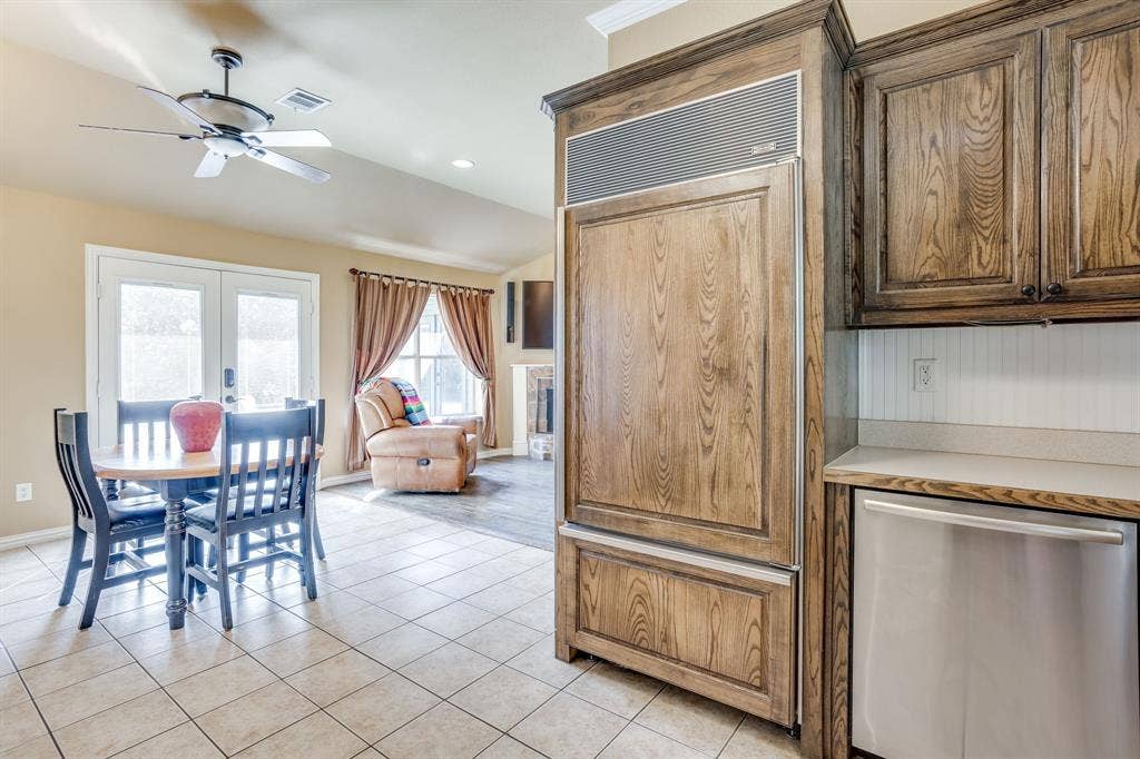 220 Royal Court, Weatherford, TX 76085 Built in SubZero Refrigerator and stainless dishwasher with a relaxing view of the pool
