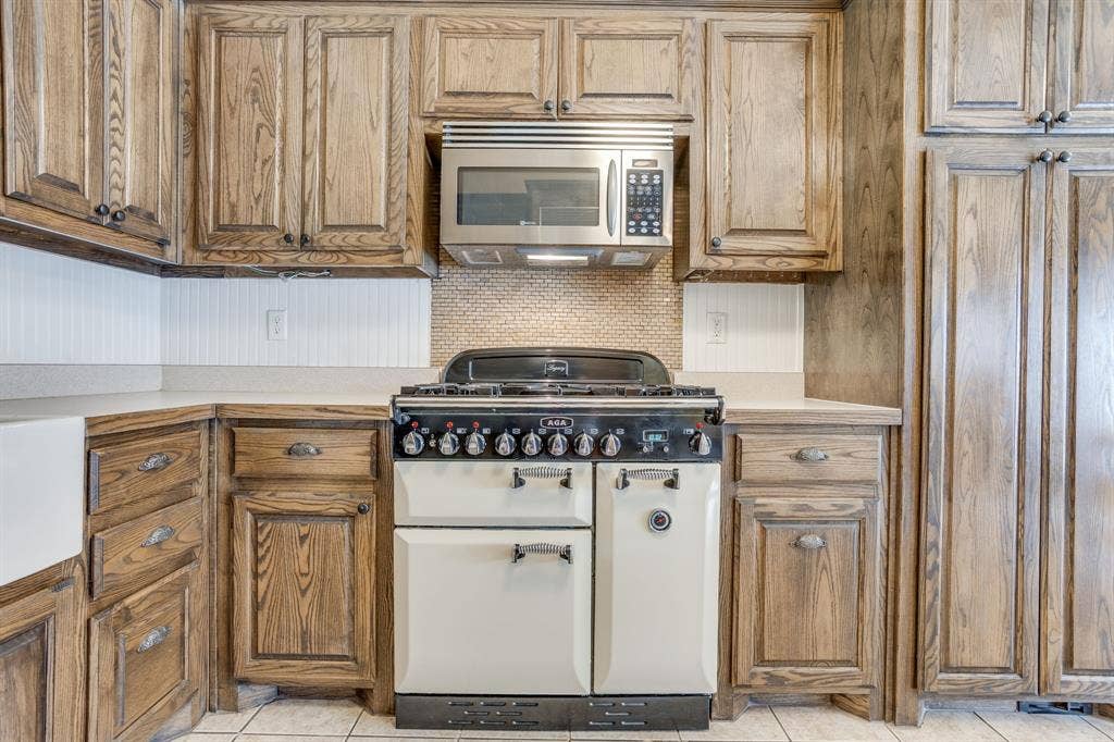 220 Royal Court, Weatherford, TX 76085 AGA LEGACY Gas Range