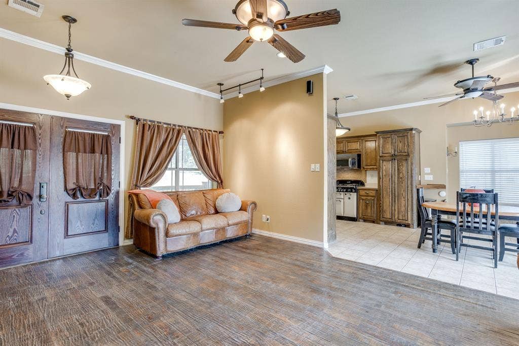 220 Royal Court, Weatherford, TX 76085 220 Royal Court, Weatherford, TX 76085