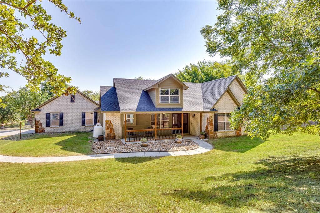 220 Royal Court, Weatherford, TX 76085 220 Royal Court, Weatherford, TX 76085