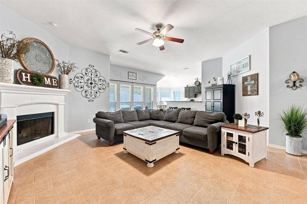 1718 Abaco Drive, Mansfield, TX 76063