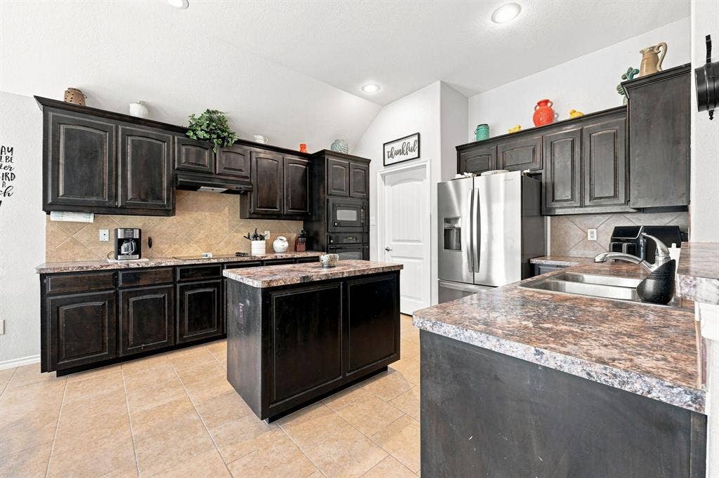 1718 Abaco Drive, Mansfield, TX 76063