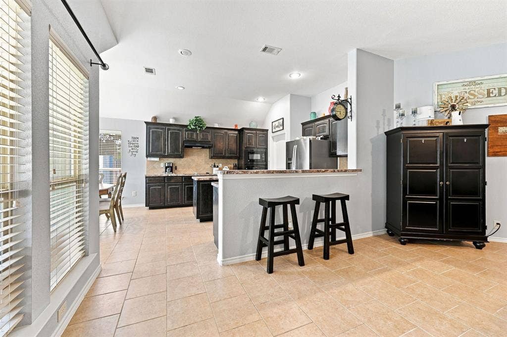 1718 Abaco Drive, Mansfield, TX 76063