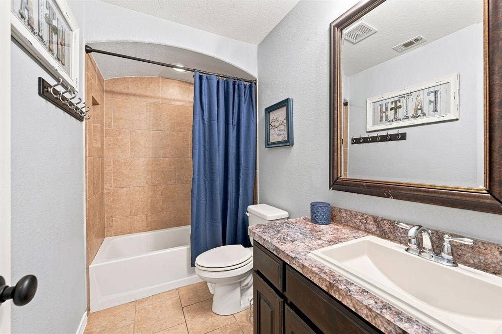 1718 Abaco Drive, Mansfield, TX 76063