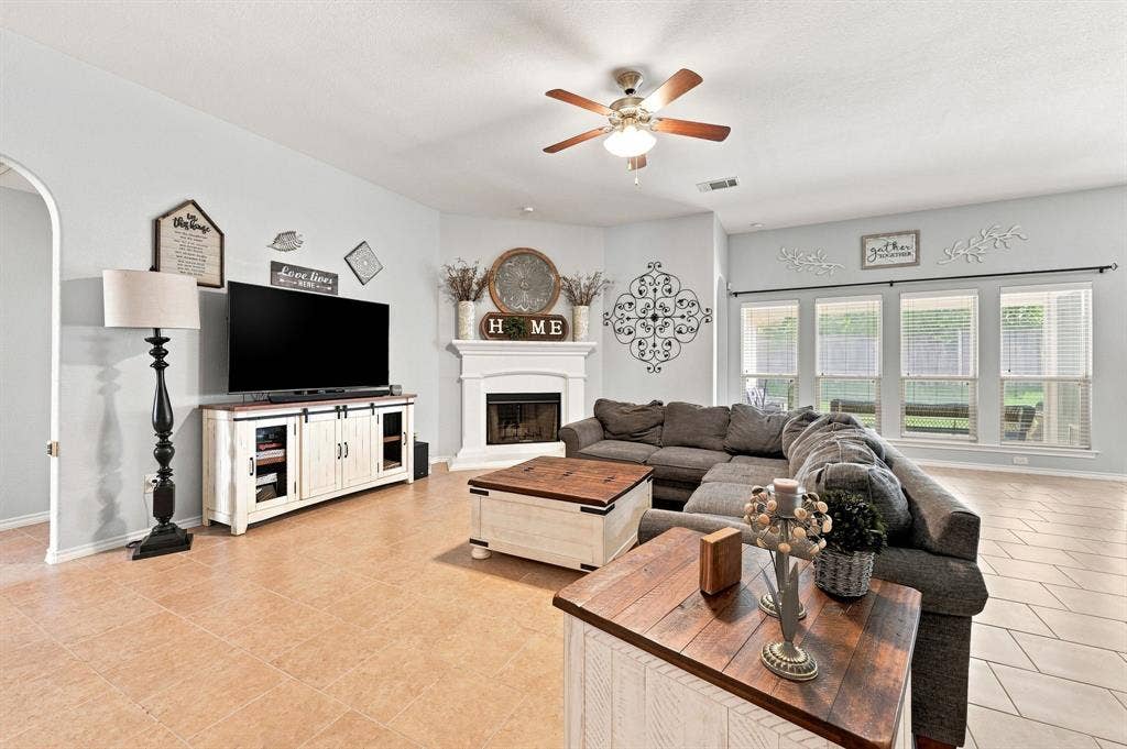 1718 Abaco Drive, Mansfield, TX 76063