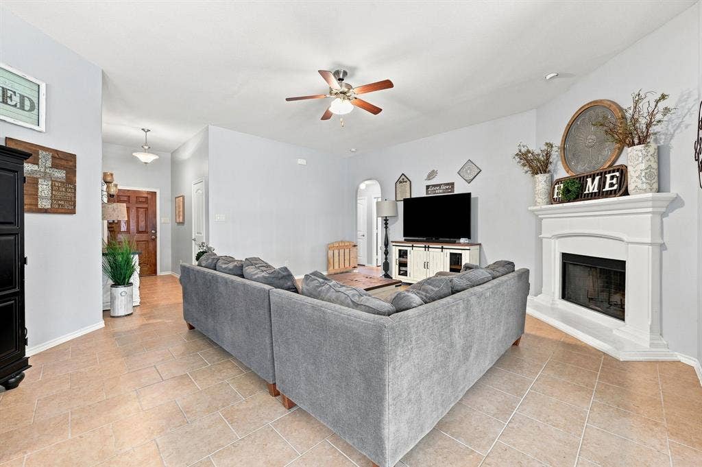 1718 Abaco Drive, Mansfield, TX 76063