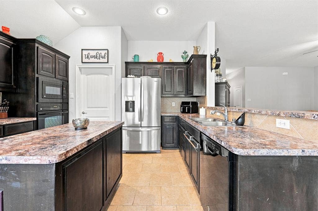 1718 Abaco Drive, Mansfield, TX 76063