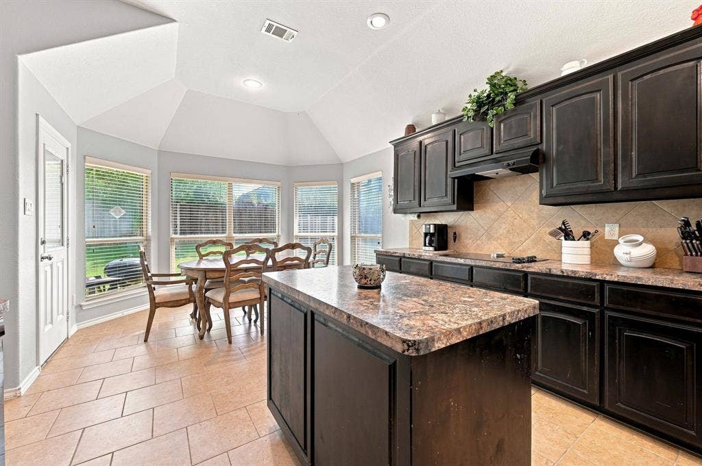 1718 Abaco Drive, Mansfield, TX 76063