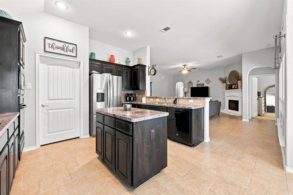 1718 Abaco Drive, Mansfield, TX 76063