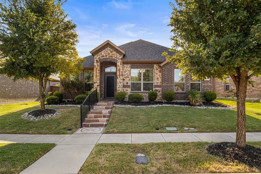 Property photo for 205 Melody Way, Red Oak, TX