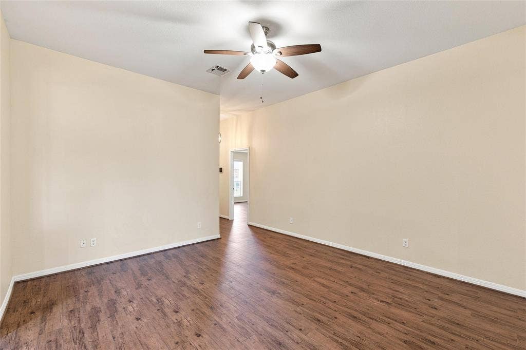 204 Raven Ridge Court, Lacy Lakeview, TX 76705 Wood-finish flooring with light-toned walls and a ceiling-mounted fan with integrated lighting