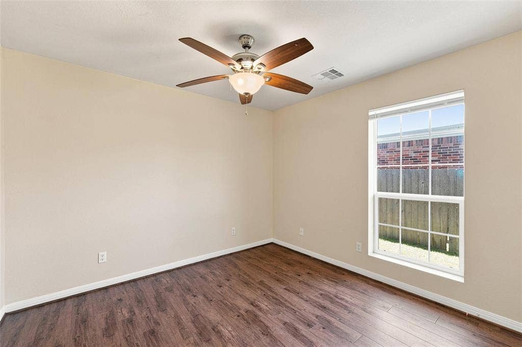 204 Raven Ridge Court, Lacy Lakeview, TX 76705 Room featuring wood-finish flooring, a ceiling fan with integrated lighting, and a single-pane window