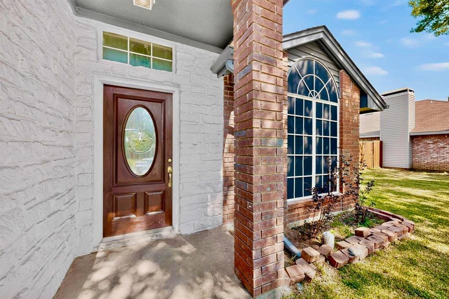 Property photo for 5205 Livermore Drive, Arlington, TX
