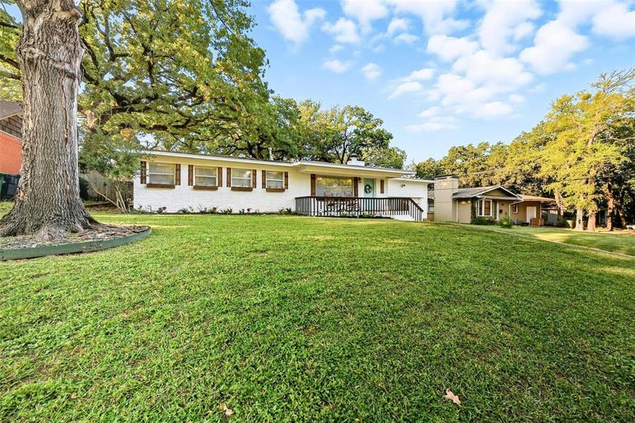 Property photo for 1310 W Cedar Street, Arlington, TX