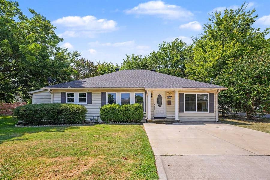 Property photo for 407 W 4th Street, Kaufman, TX