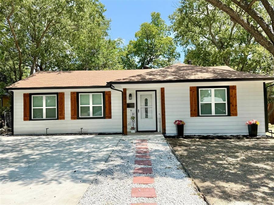 Property photo for 633 Cimarron Trace, Grand Prairie, TX