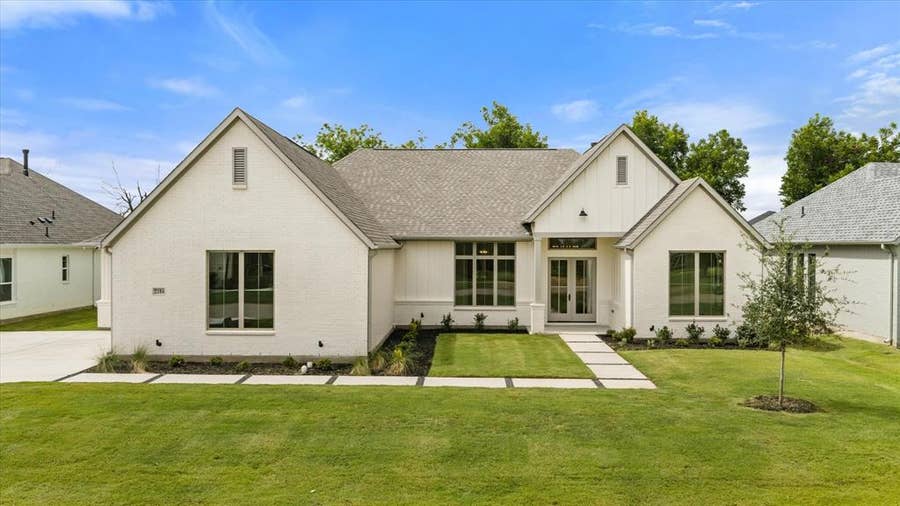 Property photo for 2184 Middlewood Circle, Granbury, TX