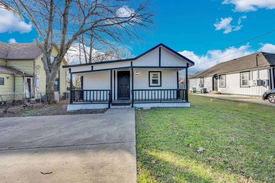 Property photo for 416 E Avenue F, Midlothian, TX