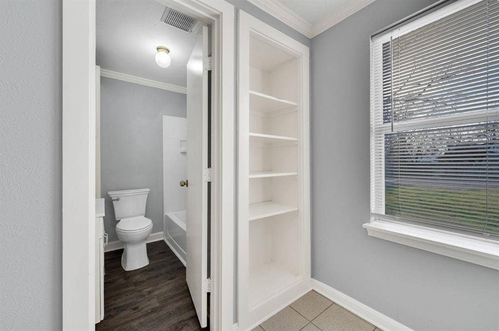 412 E Avenue F, Midlothian, TX 76065 412 E Avenue F, Midlothian, TX 76065