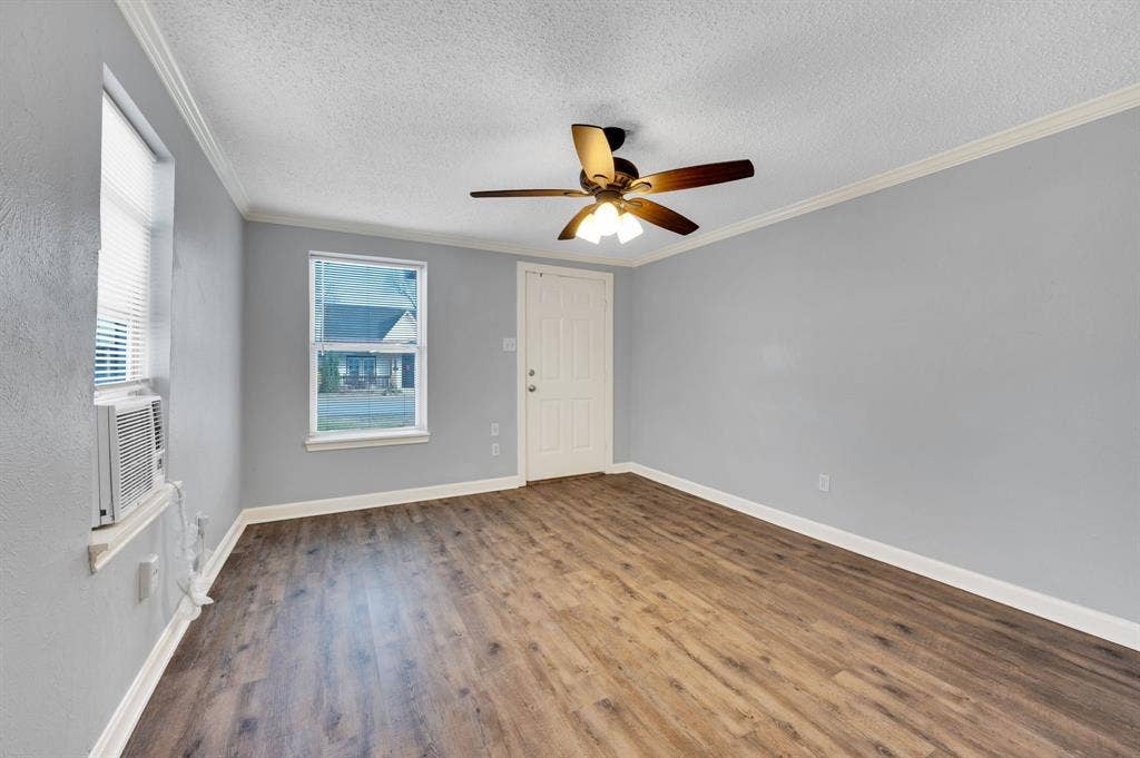 412 E Avenue F, Midlothian, TX 76065 412 E Avenue F, Midlothian, TX 76065