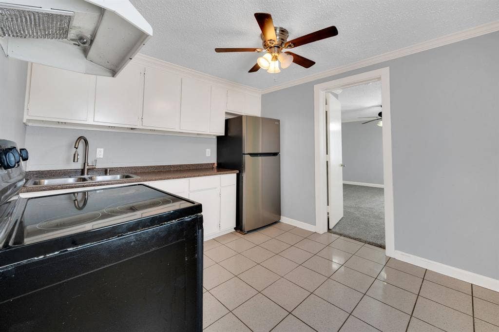 412 E Avenue F, Midlothian, TX 76065 412 E Avenue F, Midlothian, TX 76065