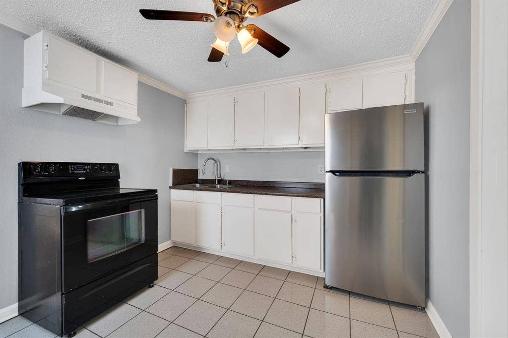 412 E Avenue F, Midlothian, TX 76065 412 E Avenue F, Midlothian, TX 76065