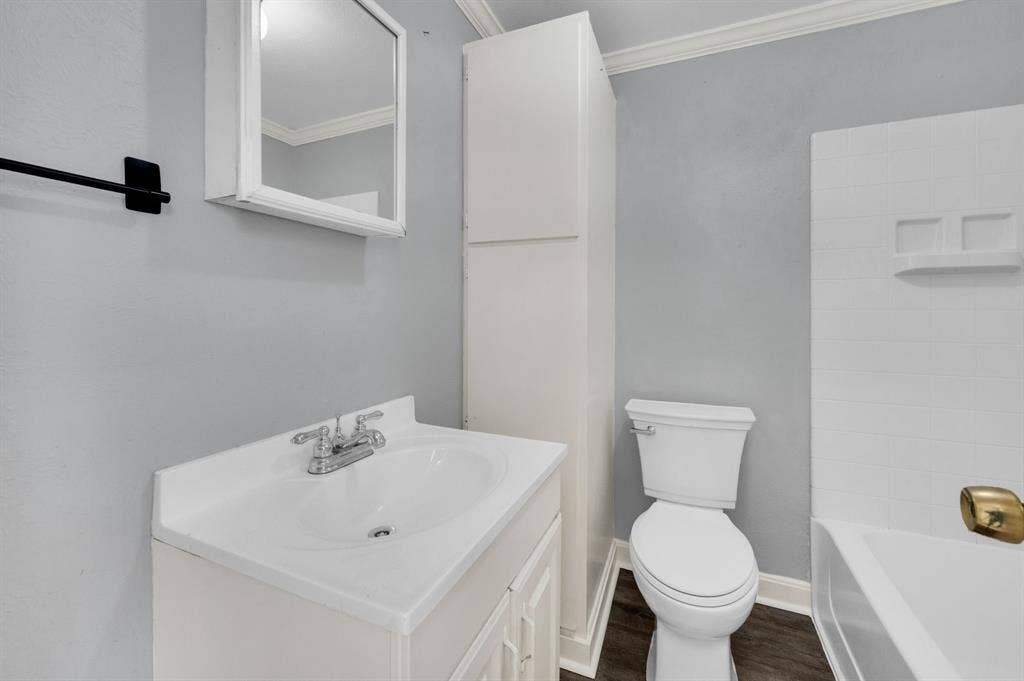 412 E Avenue F, Midlothian, TX 76065 412 E Avenue F, Midlothian, TX 76065