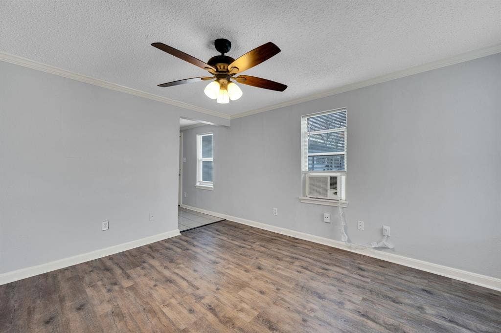 412 E Avenue F, Midlothian, TX 76065 412 E Avenue F, Midlothian, TX 76065