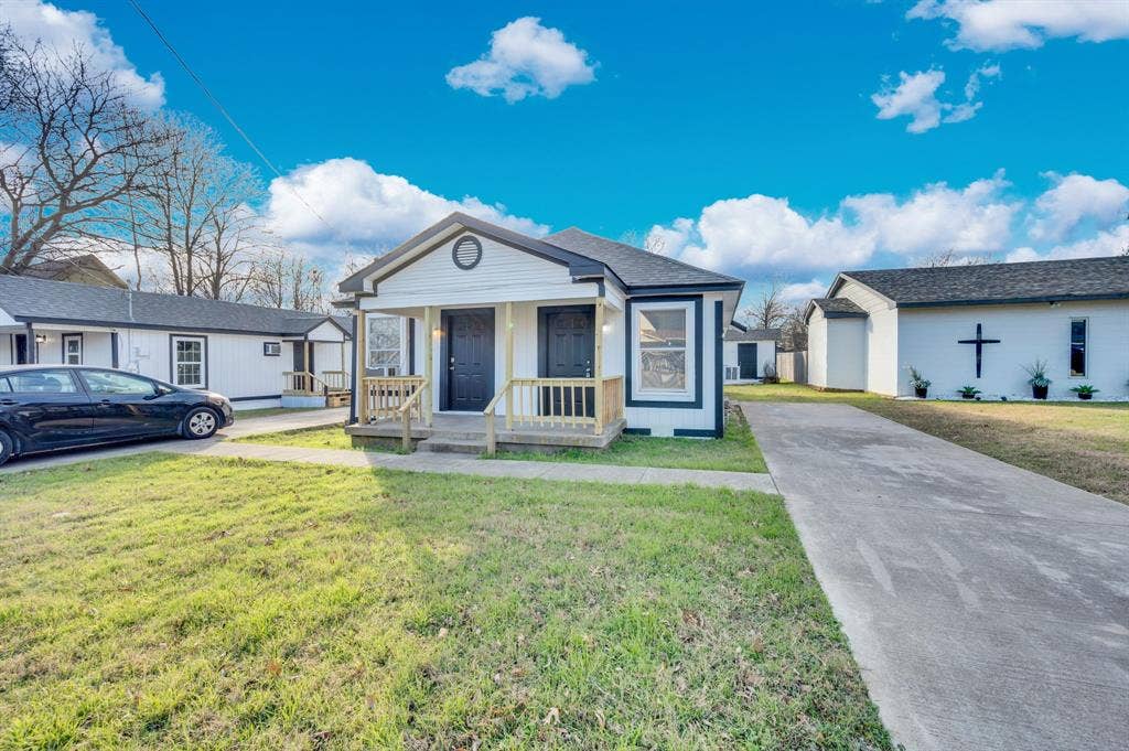 412 E Avenue F, Midlothian, TX 76065 412 E Avenue F, Midlothian, TX 76065