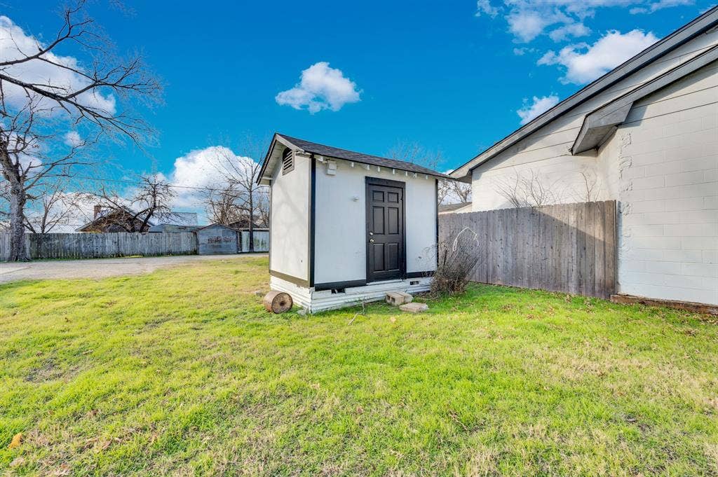 412 E Avenue F, Midlothian, TX 76065 412 E Avenue F, Midlothian, TX 76065
