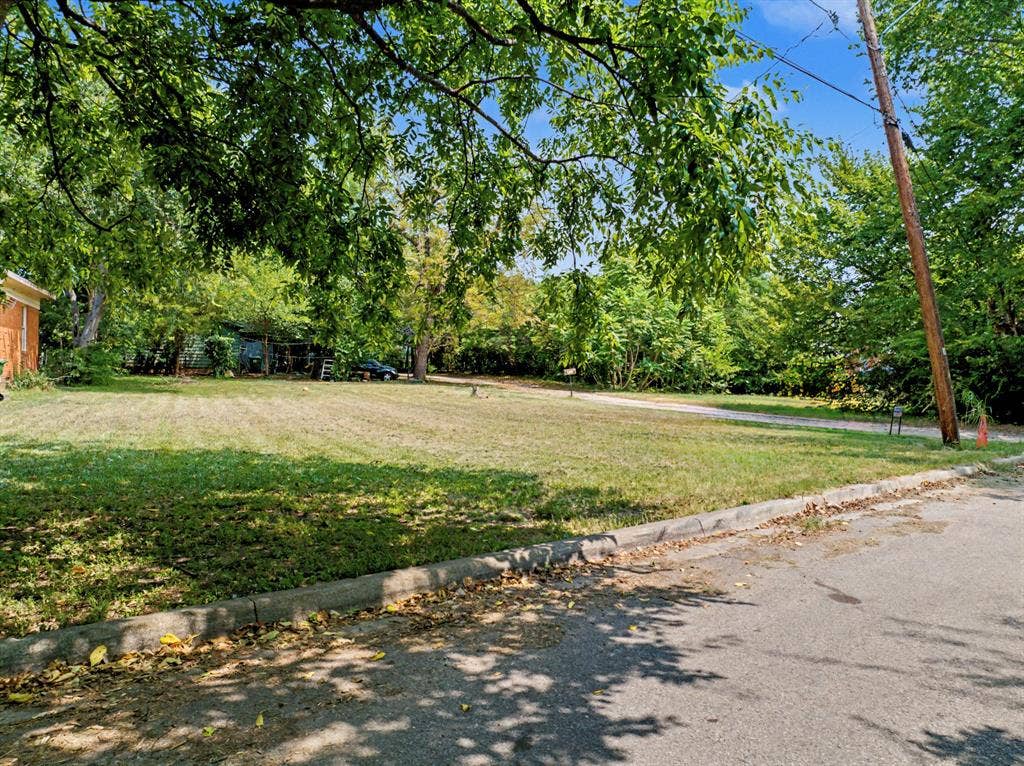 3811 Higgins Avenue, Cockrell Hill, TX 75211