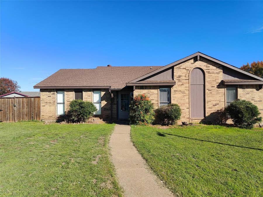 Property photo for 2513 Crown Circle, Garland, TX