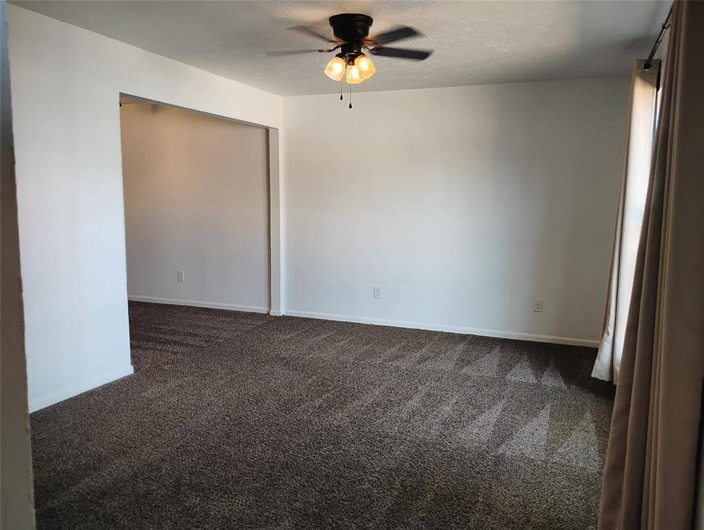 1202 Hilltop Drive, Irving, TX 75060 LIVING ROOM