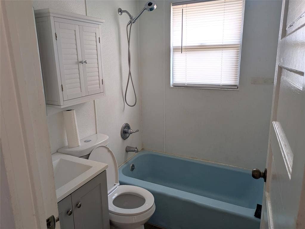 411 S Bradshaw Street, Denton, TX 76205 411 S Bradshaw Street, Denton, TX 76205