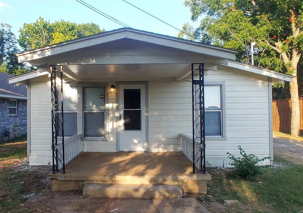 411 S Bradshaw Street, Denton, TX 76205 411 S Bradshaw Street, Denton, TX 76205