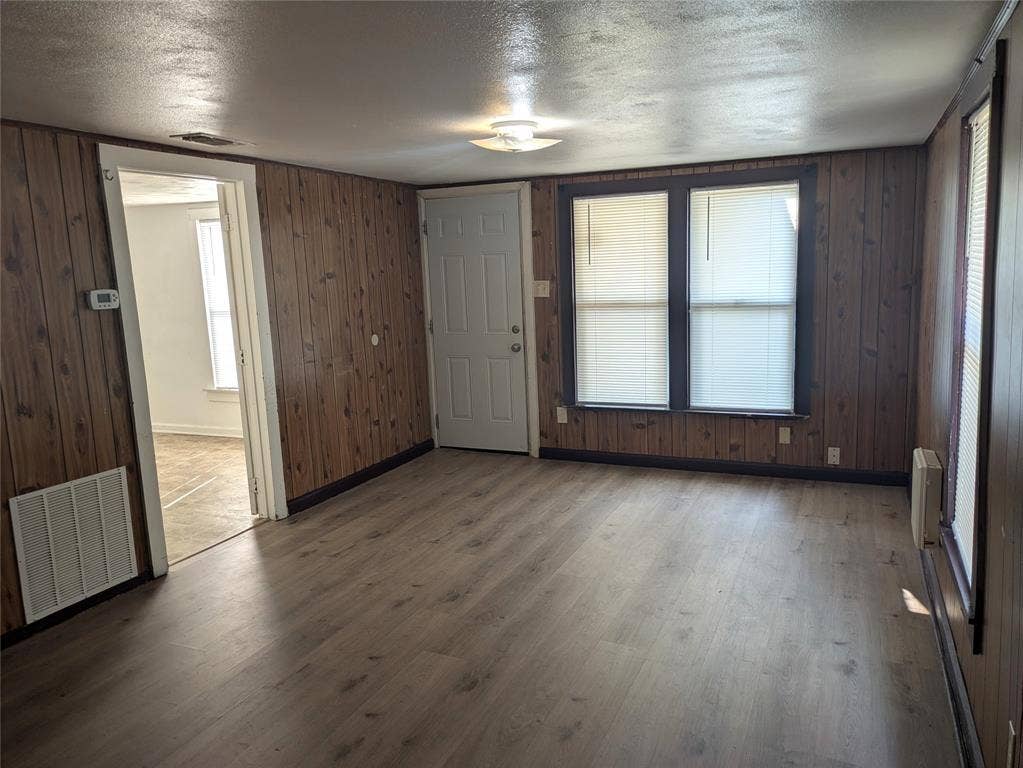 411 S Bradshaw Street, Denton, TX 76205 411 S Bradshaw Street, Denton, TX 76205
