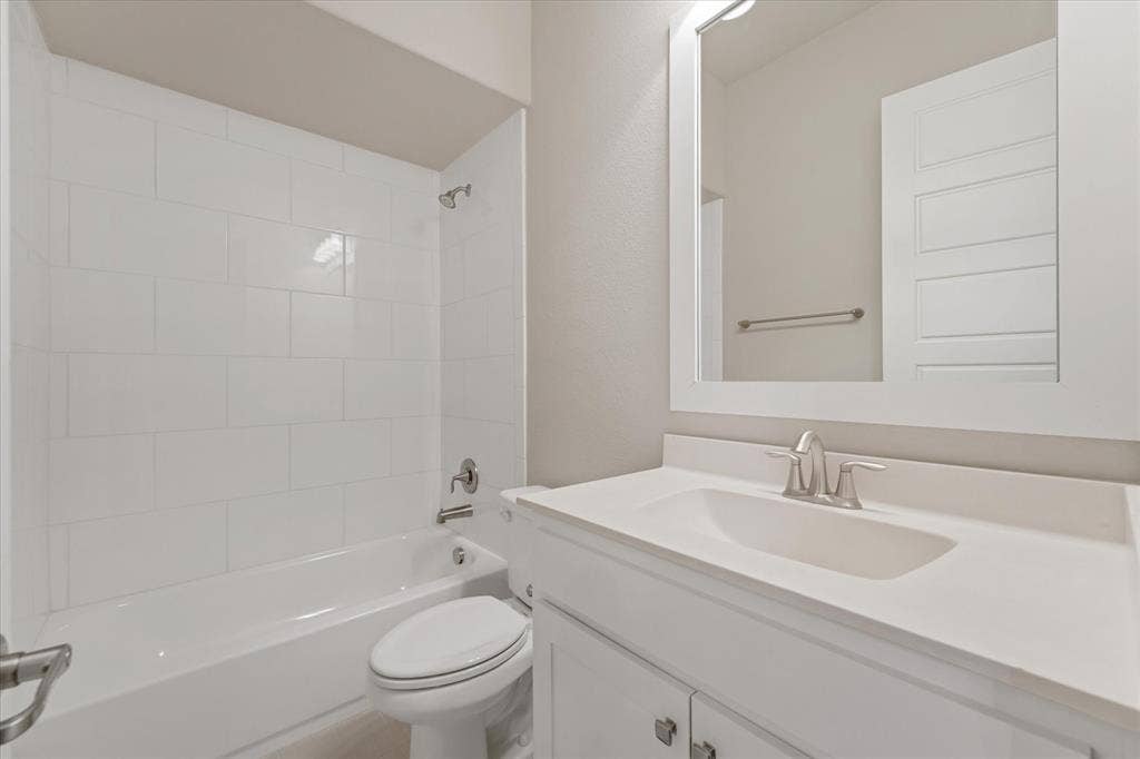 10846 Smoky Oak Trail, Argyle, TX 76226 2nd bath:Ensuite to second primary / mother in law wing on first level