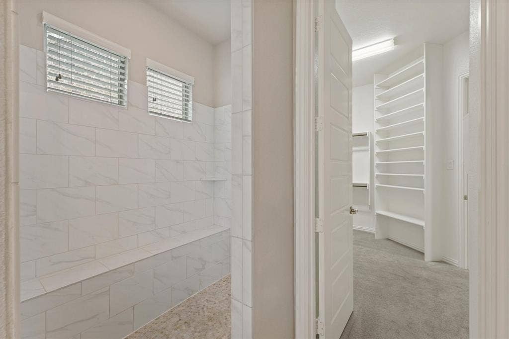 10846 Smoky Oak Trail, Argyle, TX 76226 The primary bedroom is located on the first floor and has a perfect split floorplan with the other bedroom in the mother in law wing. Both feature an ensute bath. The main primary bath is huge! It features a nice tile walk in shower, a large garden soaking tub, and separte vanities as well as a gigantic walk in closet.