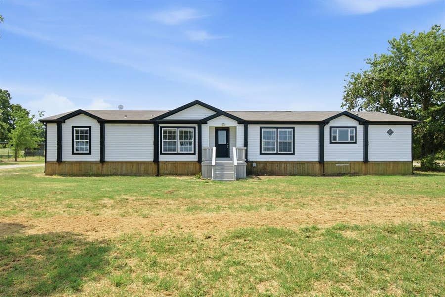 Property photo for 1040 Earp Road, Springtown, TX