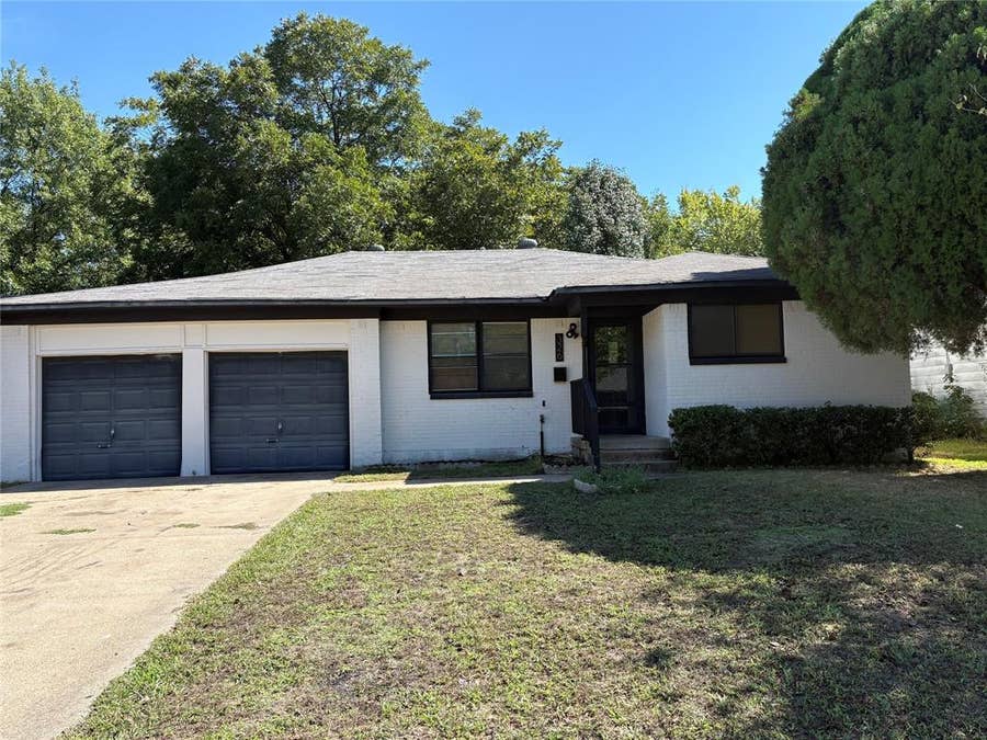 Property photo for 326 Crusader Drive, Dallas, TX