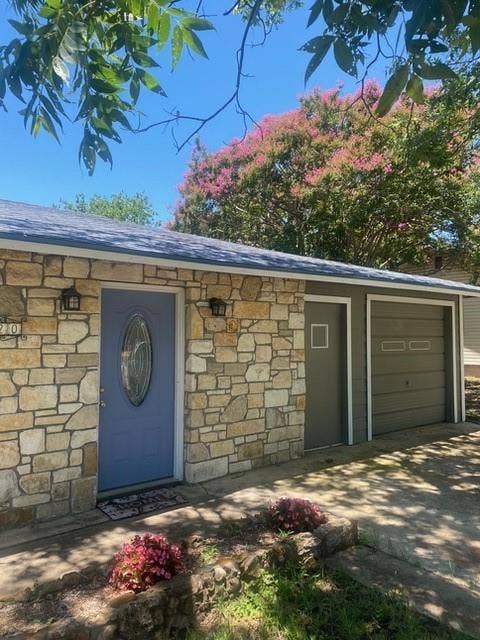 720 N West Street, Burnet, TX 78611 720 N West Street, Burnet, TX 78611