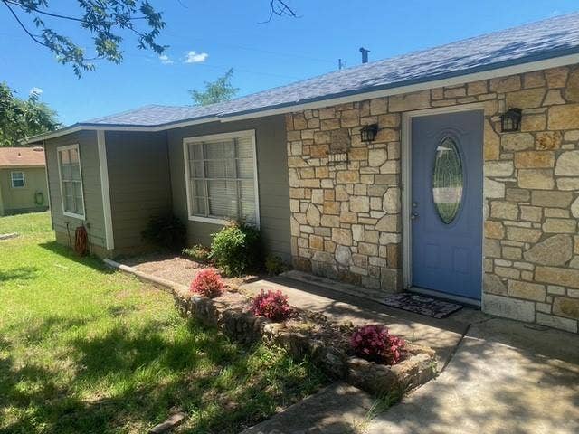 720 N West Street, Burnet, TX 78611 720 N West Street, Burnet, TX 78611