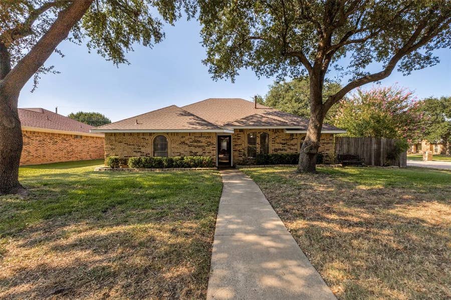 Property photo for 841 Broadmoor Drive, Mesquite, TX