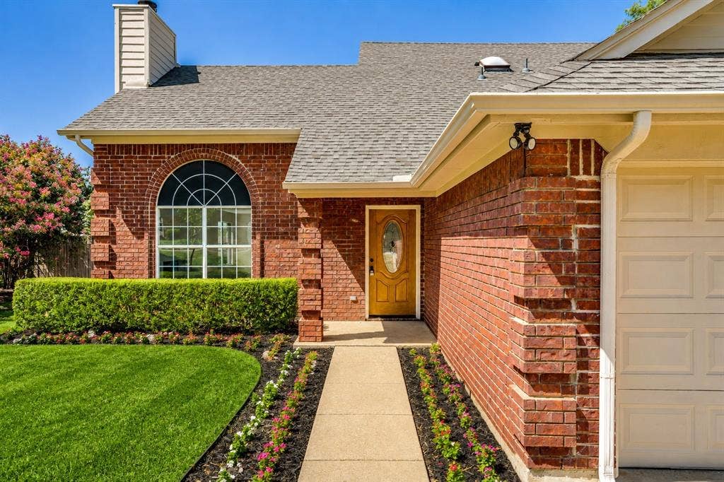 4608 Bayonne Court, Arlington, TX 76016 Beautifully Landscaped