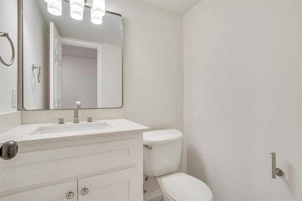 4608 Bayonne Court, Arlington, TX 76016 Half Bath Downstairs